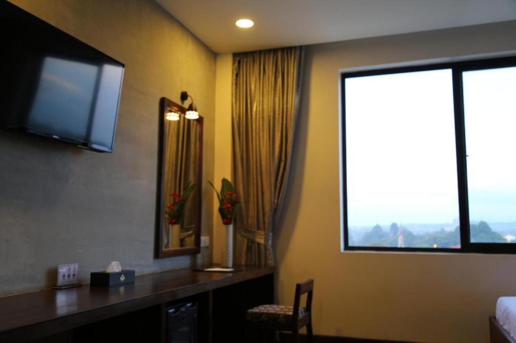 Yeak Loam Hotel Banlung Exterior photo